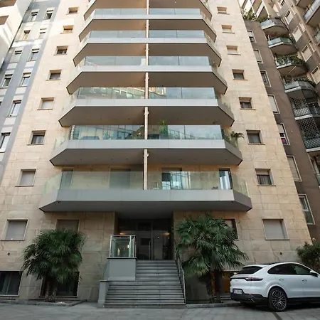 - Comfort Con Terrazza Apartment Milan