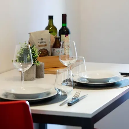 - Comfort Con Terrazza Apartment Milan
