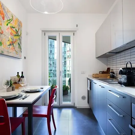 - Comfort Con Terrazza Apartment Milan